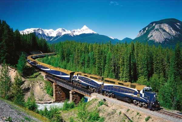 Die Eisenbahn ist in Kanada mehr als ein Transportmittel - der schönste Abschnitt der transkontinentalen Bahnstrecke ist die Strecke zwischen Vancouver und dem Banff Nationalpark.