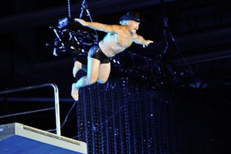 Konny Reimann begeisterte in der ersten "Pool Champions"-Sendung mit seinem waghalsigen Sprung.