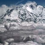Mord am Nanga Parbat in Pakistan: Nahe des Basislagers haben Taliban jetzt neun Bergsteiger und ihren Bergführer ermordet. Angeblich aus Rache für zahlreiche Drohnenangriffe. Mord am Nanga Parbat in Pakistan: Nahe des Basislagers haben Taliban jetzt neun Bergsteiger und ihren Bergführer ermordet. Angeblich aus Rache für zahlreiche Drohnenangriffe.