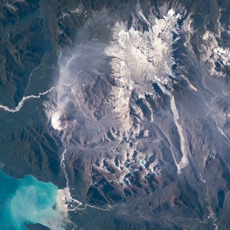 Auch westlich von Amerika finden Veränderungen statt. Andenvulkane werden von Magma gespeist, das beim Abtauchen des pazifischen Meeresbodens unter Südamerika entsteht.