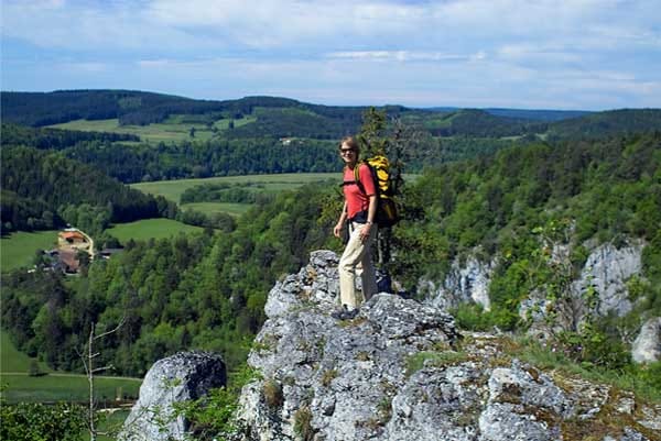 Wandern auf dem Donauberglandweg: Stiegelesfelsen.