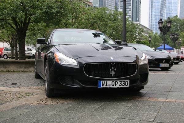Dabei ist die sechste Generation des Maserati Quattroporte gewaltig gewachsen: 5,26 Meter misst der Luxus-Italiener nun in der Länge, der Radstand liegt bei 3,17 Metern.