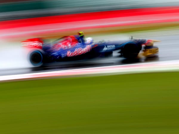 Insgesamt liefern nur zehn Fahrer Zeiten ab. Der Schnellste ist Daniel Ricciardo im Toro Rosso.