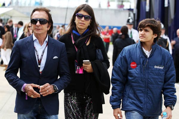 Ex-F1-Weltmeister Emerson Fittipaldi gibt sich die Ehre und bringt Frau und Kind mit.