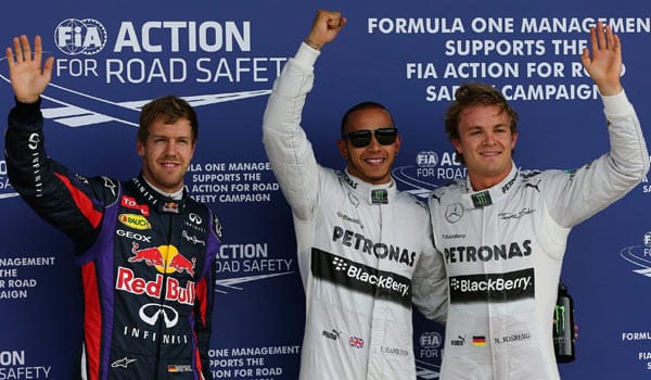 Das Qualifying dominiert Silber mit Lewis Hamilton (Mi.) auf P1 und Nico Rosberg (re.) auf P2. Sebastian Vettel muss sich mit Platz drei zufrieden geben.