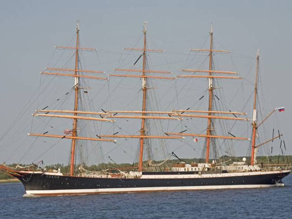 Unter den Windjammern war auch das russische Segelschulschiff "Sedov". Die "Sedov" ist das größte noch fahrende traditionelle Segelschiff der Welt. Hier ein Archivbild.
