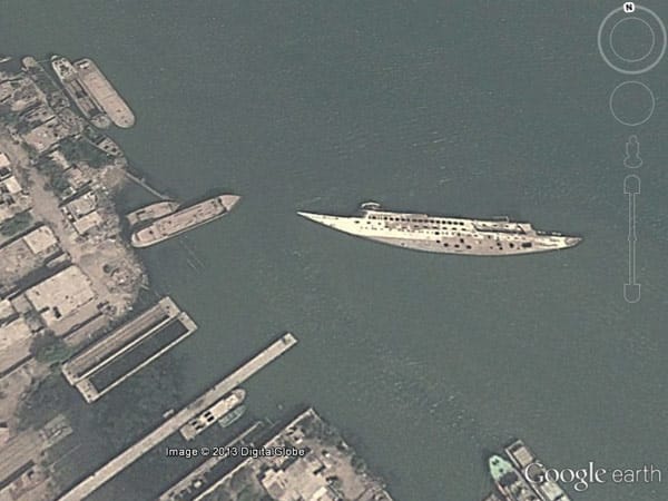 Schiffswrack im Hafen von Basra