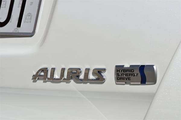 Technischer Höhepunkt ist der "Touring Sports Hybrid" mit stufenlos schaltendem Automatikgetriebe und einer Systemleistung aus 1,8-Liter-Benziner und Elektromotor von 136 PS zu Preisen ab 24.400 Euro.