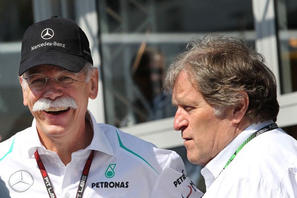 Theissens Ex-Konkurrent Norbert Haug (re.) ist ebenfalls da, sowie Daimler-Boss Dieter Zetsche.