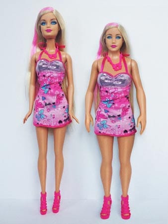 90-60-90? Von diesen Idealmaßen einer Frau ist Barbie weit entfernt. Mit ihrer 46-Zentimeter-Wespentaille und den dürren Armen und Beinen vermittelt sie ein völlig verzerrtes Bild von einer Frauenfigur.
