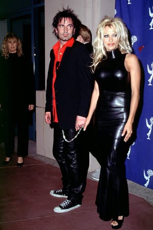 Mötley Crüe Gründungsmitglied Tommy Lee angelte sich das "Playboy"-Model Pamela Anderson und heiratete sie 1995. Pam hatte nach der Scheidung von Lee im Jahr 1998 aber noch nicht genug von Rockern und verliebte sich 2006 in Kid Rock. Die beiden heirateten sogar, die Ehe hielt allerdings nur fünf Monate.