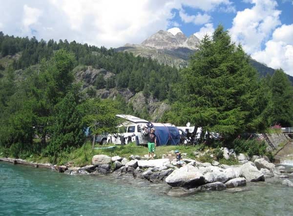 Engadin St. Moritz: Ob mit Wohnmobil, Wohnwagen oder Zelt - am Campingplatz Silvaplana fühlt man sich gleich wohl.