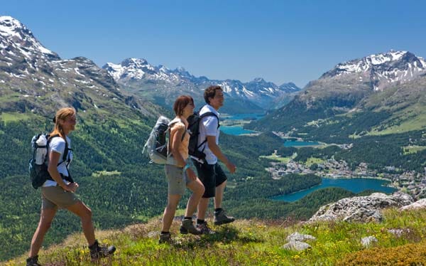 Engadin St. Moritz: Beim Wandern auf dem Muottas Muragl hat man den schönsten Ausblick auf die Oberengadiner Seenlandschaft.