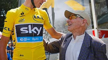 Der alte Mann und der Gelbe: Christopher Froome traf vor dem Start der zehnten Etappe auf Robert Marchand, der fast alle Frankreich-Rundfahrten miterlebt hat - der Franzose ist 102 Jahre alt.