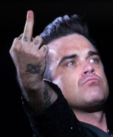 Robbie Williams in provokanter Pose.