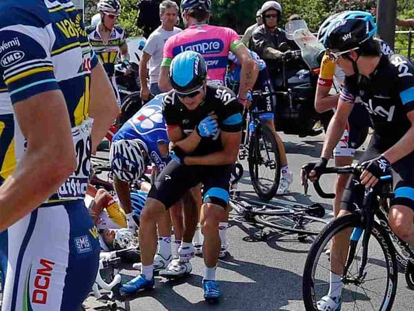Im Finale der Etappe kommt es zu einem Massensturz. Der WM-Zweite Edvald Boasson Hagen aus Norwegen erlitt dabei einen Bruch des rechten Schulterblatts und war der zweite Fahrer vom Team Sky Proycling, der aus der Tour aussteigen musste.