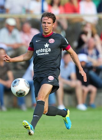 Nicolai Müller trägt in einem Vorbereitungsspiel schon einmal das neue Auswärtstrikot.