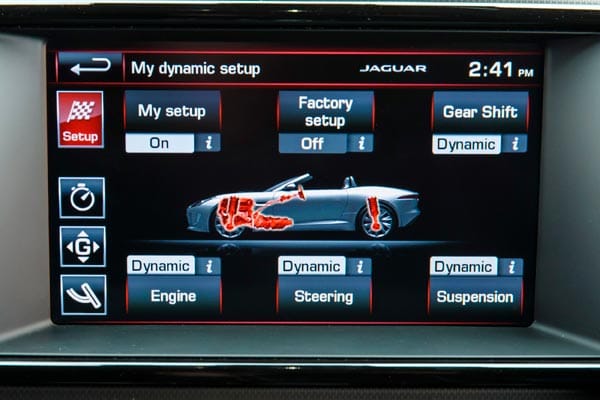 Per zentralem Touchscreen lassen sich die individuellen Einstellungen des Dynamic-Modus programmieren und abspeichern.