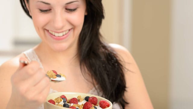 Mit einem ausgewogenen Frühstück werden Kohlenhydratspeicher wieder aufgefüllt