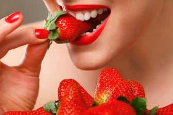 Erdbeeren sorgen für einen schönen Teint.