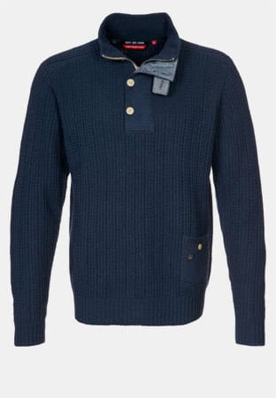 Bekannt aus der Seefahrer-Mode, so ist der Troyer auch heute noch ein trendiger Pullover der mal mit einem geknöpften Rollkragen oder einem Zip-Kragen daherkommt. Gefertigt aus 100 Prozent Baumwolle überzeugt dieser Pullover mit raffinierten Details (von Duck and Cover über zalando.de ca. 65 Euro).