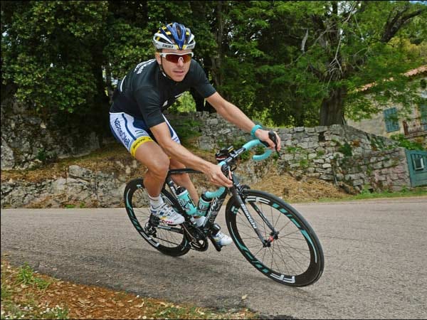 Kris Boeckmans fährt sich vor der ersten Etappe auf Korsika war, nach Etappe 19 ist Schluss für den Belgier.