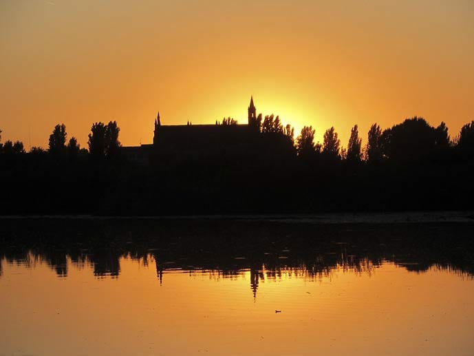 Bei einer Bootstour im Parco del Mincio ab Santuario delle Grazie gibt es wundervolle Sonnenuntergänge zu bewundern.