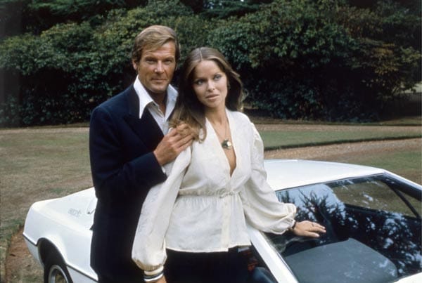 Roger Moore und Barbara Bach passten ganz gut zu dem weißen Lotus. Bond-Schöpfer Ian Fleming hätte der Lotus Esprit wohl gefallen. In seinem gleichnamigen Roman hatte er James Bond noch ans Steuer eines amerikanischen Ford Thunderbird gesetzt, den Fleming auch im wirklichen Leben fuhr.