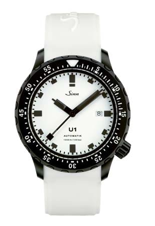Der Preis der limitierten Taucheruhr U1 W belief sich im Herbst 2009 auf 1490 Euro. Der ungewöhnliche Zeitmesser soll sich bestens bei Ärzten und Krankenpflegern verkauft haben.