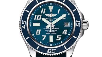 Das aus einem Stück gefertigte Gehäuse und das Hartglas der Breitling Superocean ermöglichten Taucheinsätze bis 200 Meter Tiefe. Entsprechend beliebt ist das gute Stück auch bei Freizeittauchern. Zu haben für rund 2.500 Euro.