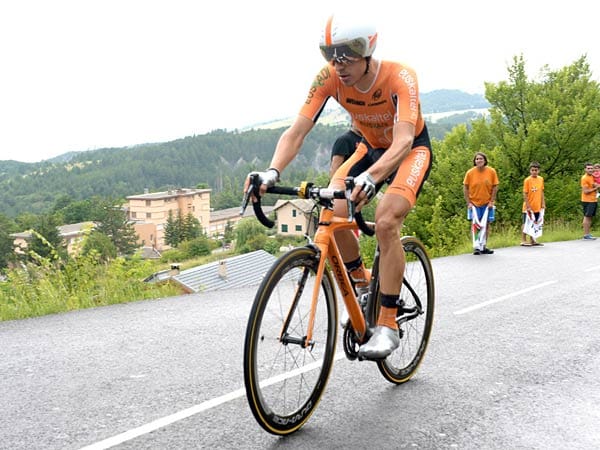 Orange ist Trumpf: Ein wirklich gutes Blatt hatte das Team Euskaltel (hier Igor Anton) bei der Tour aber nicht. So mussten sich die Basken mit 23.890 Euro und Rang 17 begnügen.