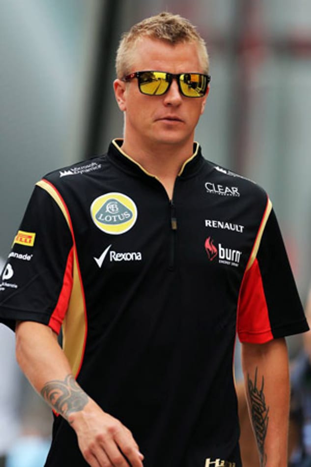 Viel cooler kann man nicht durch die Boxengasse schlendern. Deshalb wird Kimi Räikkönen auch "Iceman" genannt.