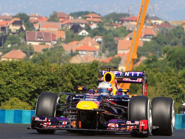 Sebastian Vettel fährt Bestzeit sowohl beim ersten als auch beim zweiten Training auf dem Hungaroring.