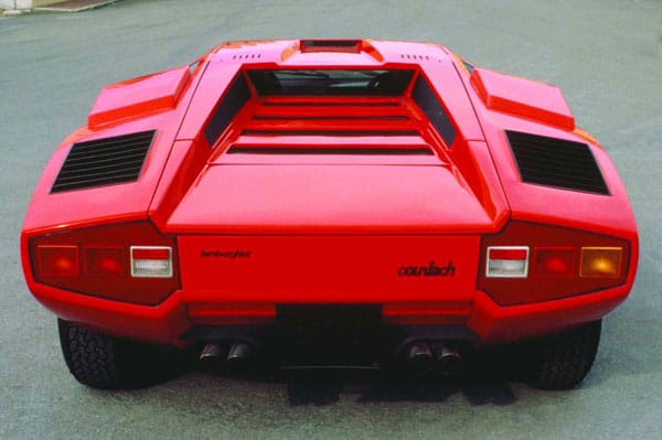 Den Lamborghini Countach gab es mit bis zu 748 PS als starken Zwölfzylinder zu kaufen.