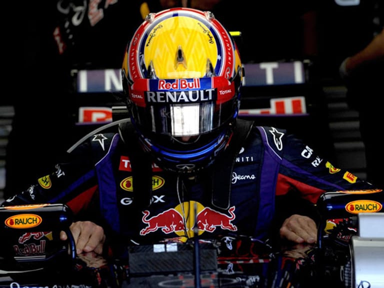 In den ersten beiden Durchgängen hat Silber die Nase vorn. Als aber Sebastian Vettel in Q3 in seine "Hungry Heidi" steigt, knallt er eine Zeit auf den Asphalt, die unschlagbar scheint.