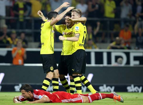 Dortmund behält am Ende mit 4:2 die Oberhand und gewinnt den ersten Titel der Saison 2013/2014. Das Fazit der packenden Partie fällt für den neutralen Zuschauer durchweg positiv aus: Die Borussia und der BVB haben weltweit beste Werbung für die Liga betrieben. Gleichzeitig ist spätestens jetzt klar, dass mindestens ein Team es versteht, mit dem Rekordmeister mitzuhalten.