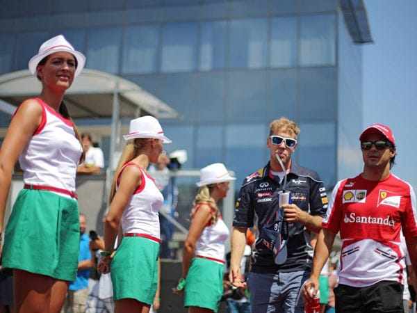 Sebastian Vettel kann auch cool. Mit Felipa Massa (re.) kommt er am Sonntag zur Strecke.