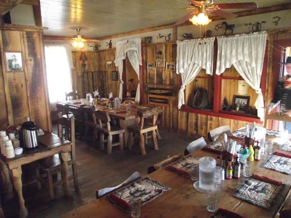 Die Gaststube im alten Ranchhaus der Grand Canyon Ranch lockt mit Gemütlichkeit und deftigem Essen.