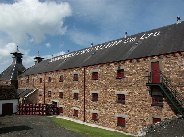 Noch älter ist allerdings die in Nordirland ansässige "Bushmills Distillery". Sie erhielt bereits 1608 ihre Lizenz.