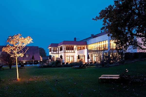 Das Herzstück des 5-Sterne-Hauses ist jedoch die riesige SPA- und Bäderwelt - nicht umsonst wurde das Schlosshotel Friedrichsruhe im renommierten Wellness-Führer "Relax Guide 2013" mit dem Titel "bestes Wellness-Hotel Deutschlands" ausgezeichnet.