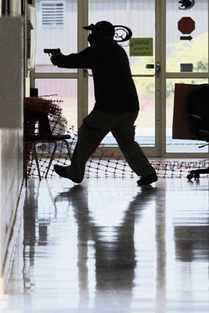 Keine Bilder eines neuen Amoklaufs: In einer High School im US-Bundesstaat Arkansas trainieren bewaffnete Lehrer den Ernstfall.