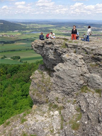 Bieriger Gipfel: Blick vom Staffelberg über das fränkische Maintal.