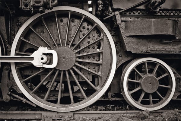 Jede Lokomotive hat mehrere Räder. Doch nicht alle sind gleich. Man unterscheidet zwischen Treib-und Laufachsen. Treibachsen sind solche, auf die Antriebskraft übertragen wird. Laufachsen dagegen rollen nur mit.