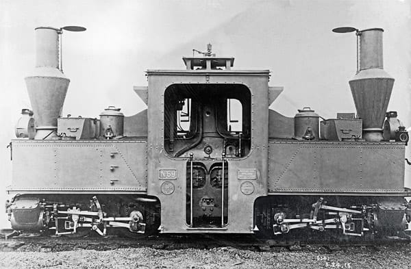 Die Dampflok von Péchot-Bourdon bestand aus zwei Teilen, die unabhängig voneinander arbeiten konnten. Das französische Militär setzte sie als Feldbahn ein. Vom Prinzip her ähnelte sie der "Fairlie-Lok".