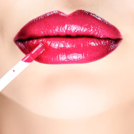 Beauty-Sünden: Auch von Lippenstift in knalligen Neonfarben können Männer sich nicht überzeugen lassen.