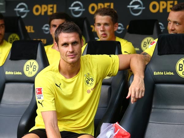Bei Borussia Dortmund ist Sebastian Kehl trotz des großen Konkurrenzkampfs im defensiven Mittelfeld als Kapitän unumstritten. Dass sein Stammplatz sich gelegentlich auf der Bank befindet, tut seinem Standing innerhalb der Mannschaft von Trainer Jürgen Klopp keinen Abbruch.
