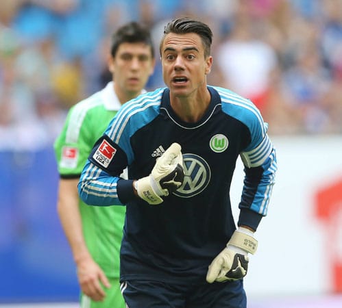 Er machts auch 2013/2014 bei den Wölfen. Der Schweizer Nationaltorhüter Diego Benaglio bleibt auch in der kommenden Saison Kapitän beim VfL Wolfsburg.