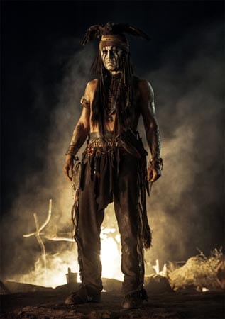 Johnny Depp in seinem neuesten Film "Lone Ranger". Eine Rolle, die wie im auf den Leib geschnitten ist. Seine schauspielerischen Darbietungen lassen vermuten, dass Depp einen Sinn für Humor hat und sich selbst nicht immer so ernst nimmt.