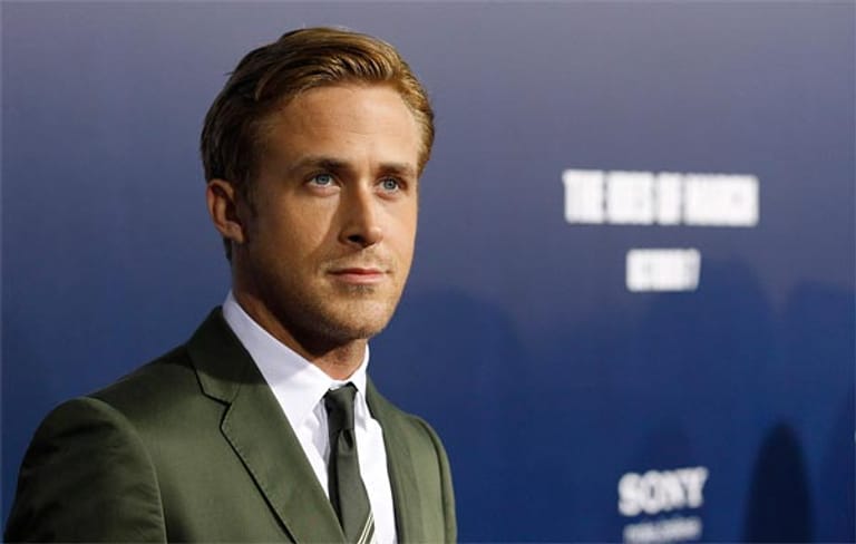 Superstar Ryan Gosling lässt Frauenherzen höher schlagen! Und das hat auch seine Gründe. Wir verraten Ihnen, was der smarte Blondschopf an sich hat und was Sie sich eventuell noch abgucken können.