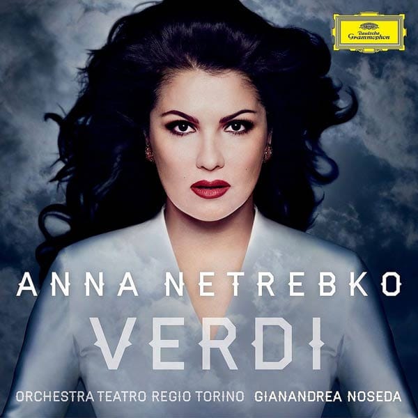 Während sich die Sopranistin früher vorzugsweise den Werken Mozarts gewidmet hat, singt sie nun mit enormem Ausdruck die breitgefächerte Palette der Stücke des italienischen Komponisten Verdi.